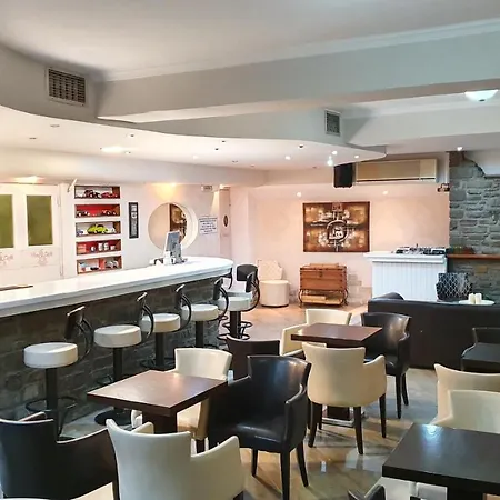 尼科拉斯酒店 3* Páros