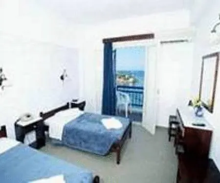Nikolas Hotell 3*