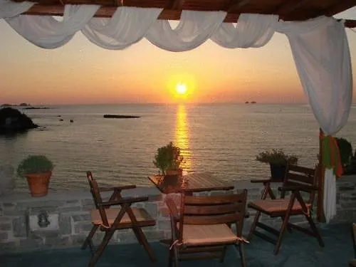 Nikolas Hotell Páros